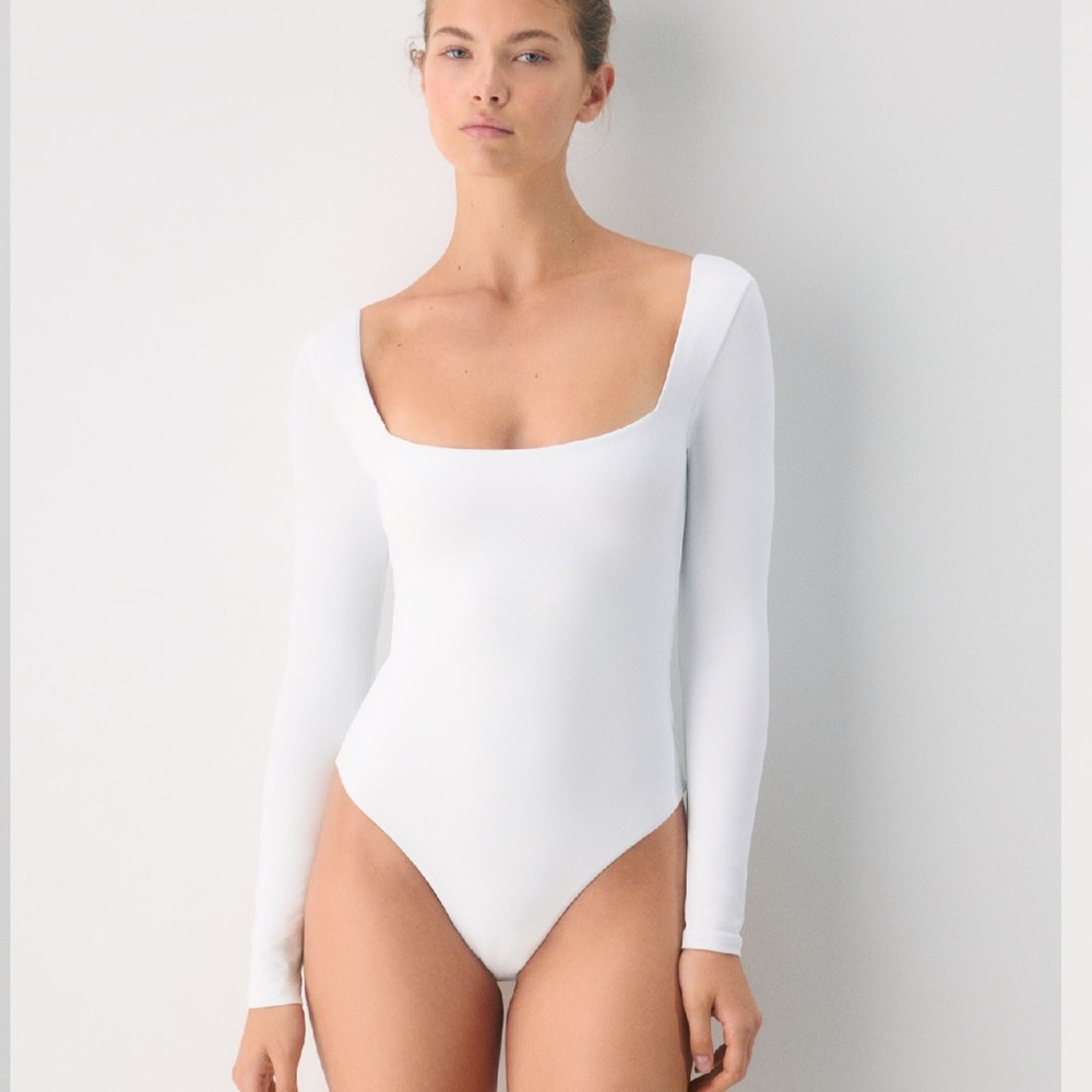 Aritzia contour bodysuit
